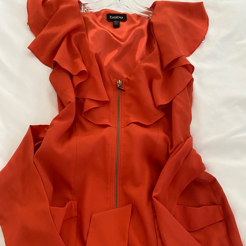 Bebe dress with waist tie and pockets